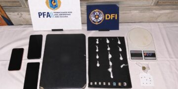 Allanaron un presunto punto de venta de drogas frente a una plaza y cerca de una escuela