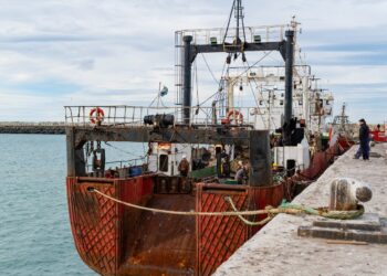 Torres destacó el ingreso del primer buque al renovado Astillero de Comodoro