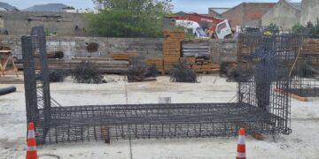 Avanza la fabricación de módulos premoldeados para agilizar la obra del conducto pluvial de descarga al mar