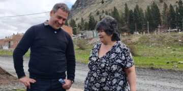 Luque recorrió barrios de Esquel y puso el foco en la falta de oportunidad  para los jovenes