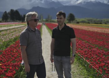En la apertura de la Temporada de Tulipanes, Torres confirmó que se licitarán nuevas obras para ampliar el aeropuerto de Esquel