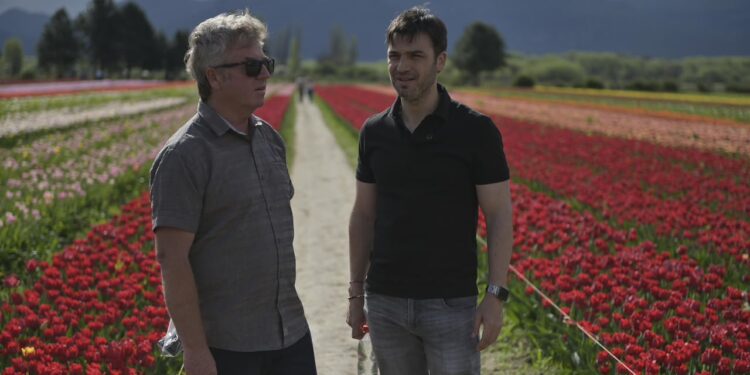 En la apertura de la Temporada de Tulipanes, Torres confirmó que se licitarán nuevas obras para ampliar el aeropuerto de Esquel