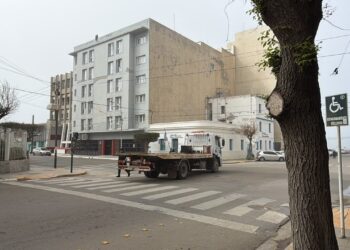 Dos horas de negociación en un hotel céntrico : un hombre desistió de arrojarse desde la azotea