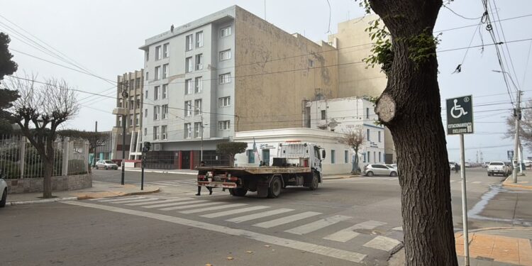 Dos horas de negociación en un hotel céntrico : un hombre desistió de arrojarse desde la azotea