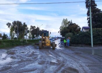El Municipio refuerza las tareas preventivas en distintos puntos de la ciudad ante la vigencia del alerta amarillo por lluvias