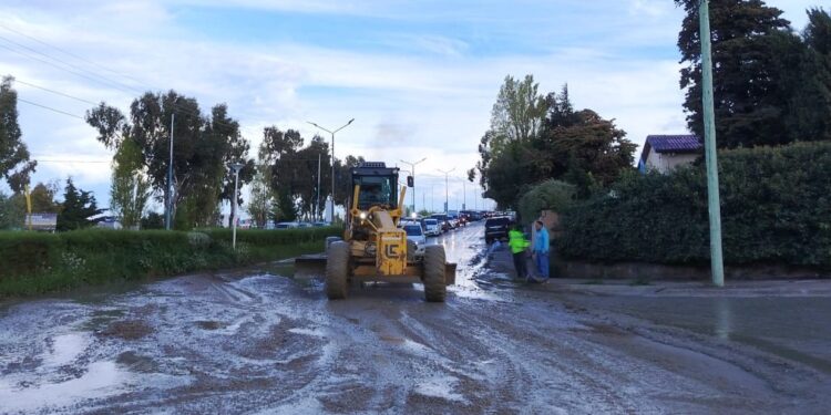 El Municipio refuerza las tareas preventivas en distintos puntos de la ciudad ante la vigencia del alerta amarillo por lluvias