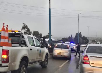 Choque entre un Fiat Palio y una Renault Kangoo en el semáforo de Castelli