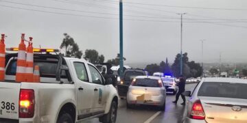 Choque entre un Fiat Palio y una Renault Kangoo en el semáforo de Castelli