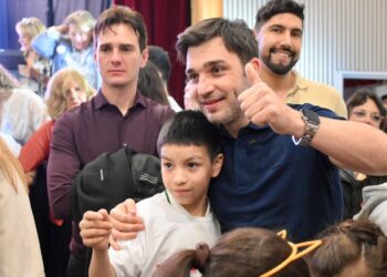 Torres también acompañó los 40 años de Fundación Crecer y anunció la construcción de un SUM para ampliar sus espacios de atención e inclusión
