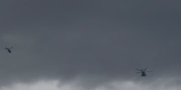 Tres helicópteros sorprendieron a los comodorenses al sobrevolar el centro de la ciudad