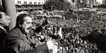 A 43 años del retorno democrático, Argentina recuerda una fecha que cambió su historia