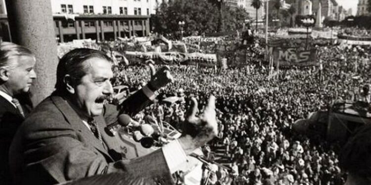 A 43 años del retorno democrático, Argentina recuerda una fecha que cambió su historia