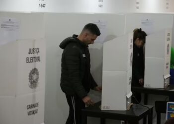 Caos e incertidumbre en Brasil tras decisión judicial de extender horario de votación