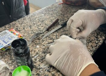 Intentaron ingresar cannabis oculto en un desodorante y lo detectaron durante una inspección