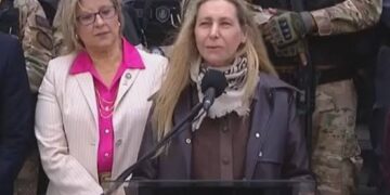 Milei sigue de viaje, Karina presidenta