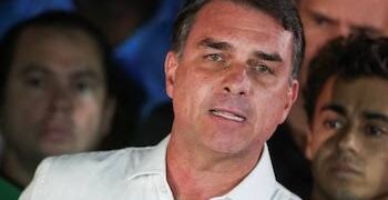 Flávio Bolsonaro, le agradeció a Milei y  se autodeclara «presidente electo» de Brasil desde EEUU