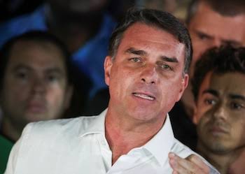 Flávio Bolsonaro, le agradeció a Milei y  se autodeclara «presidente electo» de Brasil desde EEUU