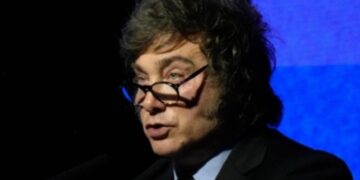 Envalentonado por  fallo judicial, Milei insultó y amenazó a periodistas