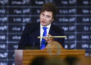 Milei no logra controlar la inflación y ya casi nadie cree en sus cuentas raras
