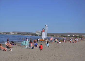 Puerto Madryn aclaró que no está prohibido ingresar al mar